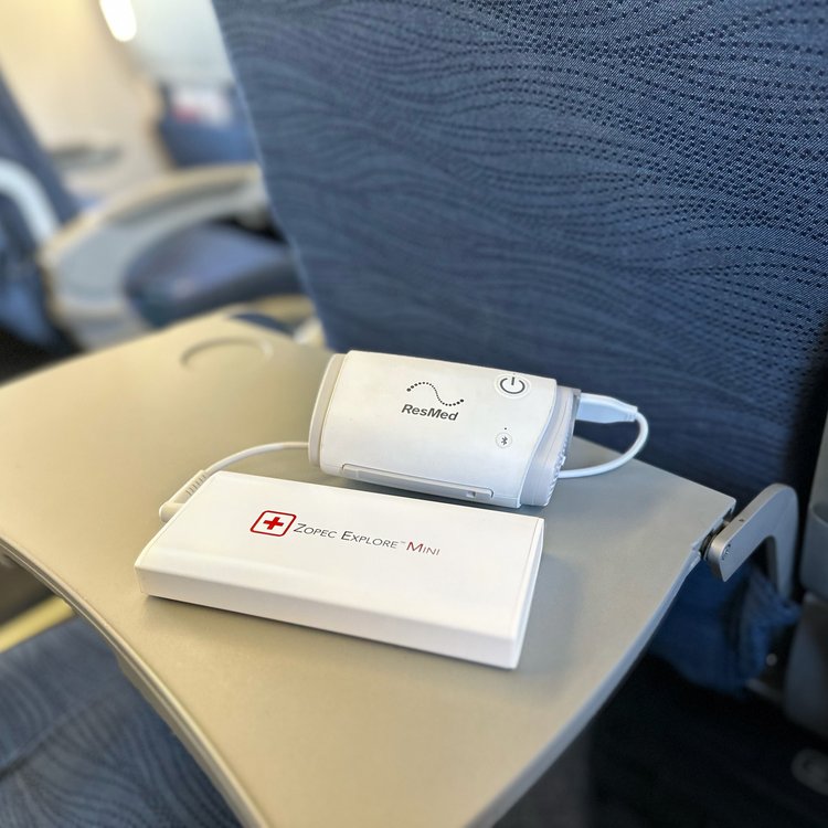 CPAP ZOPEC AirMini On AirPlane Traveling
