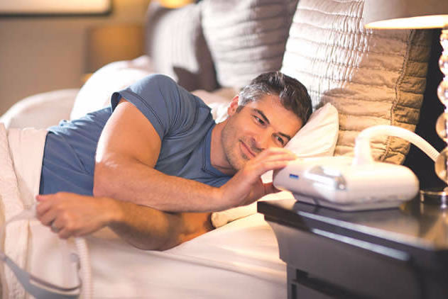 Respironics Dreamstation Expert Auto bedside with man